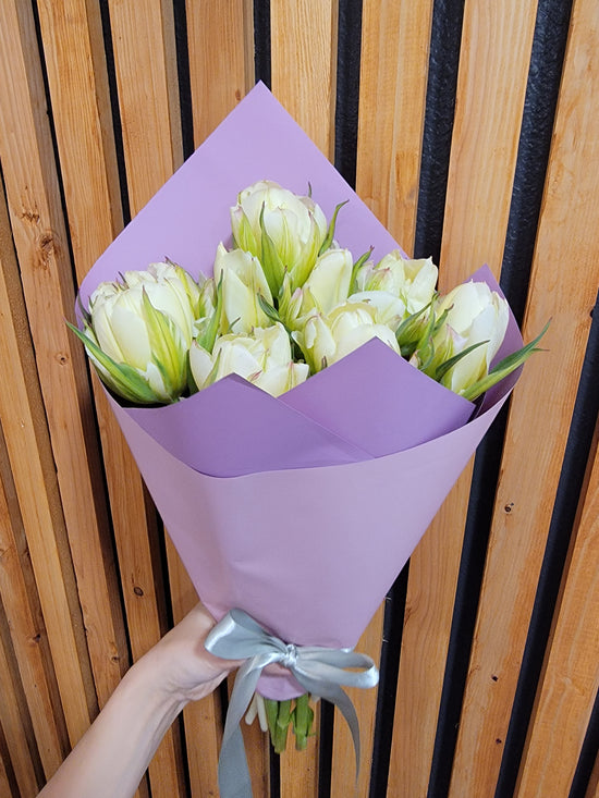 Load image into Gallery viewer, White Tulip Bouquet
